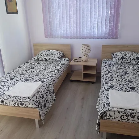 неделчеви 3*