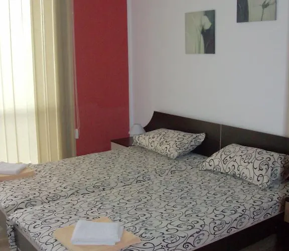 Nedelchevi 3* Приморсько